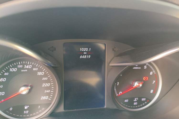 Used Mercedes-Benz GLC 2017 GLC 300 4MATIC Sport Edition Odometer Close Up