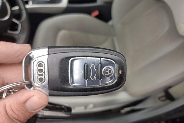 Used Audi A4L 2013 35 TFSI Automatic Standard Model Vehicle Key