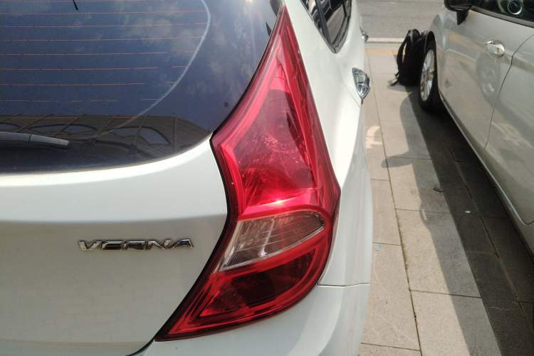 Used Hyundai Verna Ray 2014 1.4L Automatic GLX Right Rear Taillight