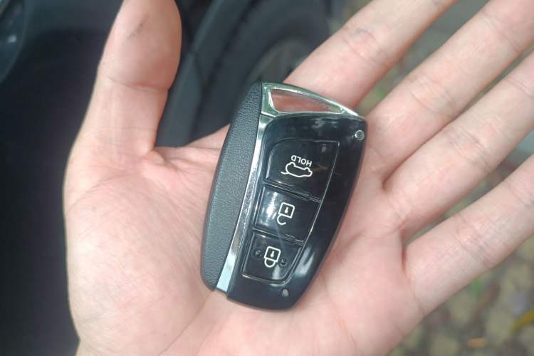 Used Hyundai Santa Fe 2013 2.4L Automatic Two-Wheel Drive Smart Version Vehicle Key