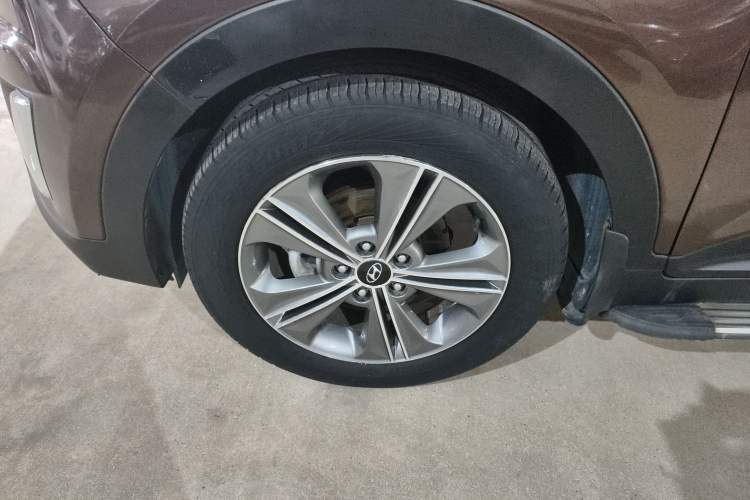 Used Hyundai ix25 2015 1.6L Automatic Two-Wheel Drive Smart GLS Trim Left Front Wheel Hub