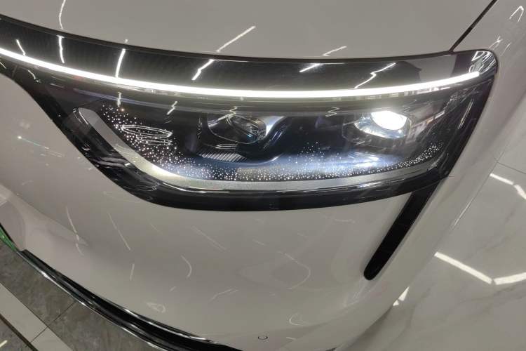 Used Hima AITO M8 2025 Extended-Range Ultra Version 53.4 kWh 6-Seater Edition Left Front Headlight