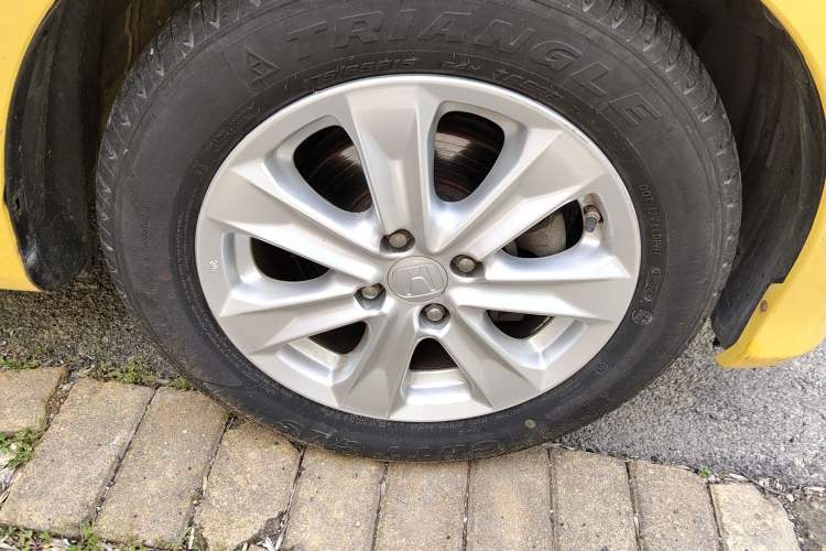 Used Honda Fit 2011 1.5L Automatic Luxury Edition Right Front Wheel Hub