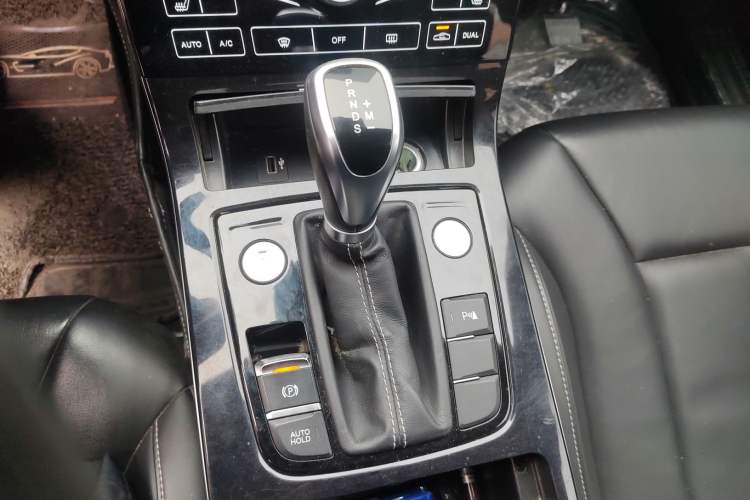Used Hongqi H5 2019 30TD Smart Connect Dynamic Edition Gear Lever