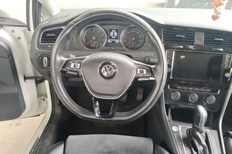 Used Volkswagen Golf 2018 230TSI Automatic Luxury Version Steering Wheel