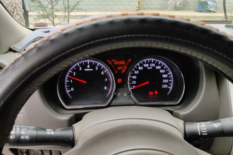 Used Nissan Sunny 2011 1.5XV CVT Deluxe Edition