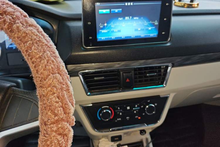 Used Jinbei New Hiace S 2023 1.5L Wealth Edition Passenger Van 5/6/7-Seater Central Air Conditioning Version SWC15M
