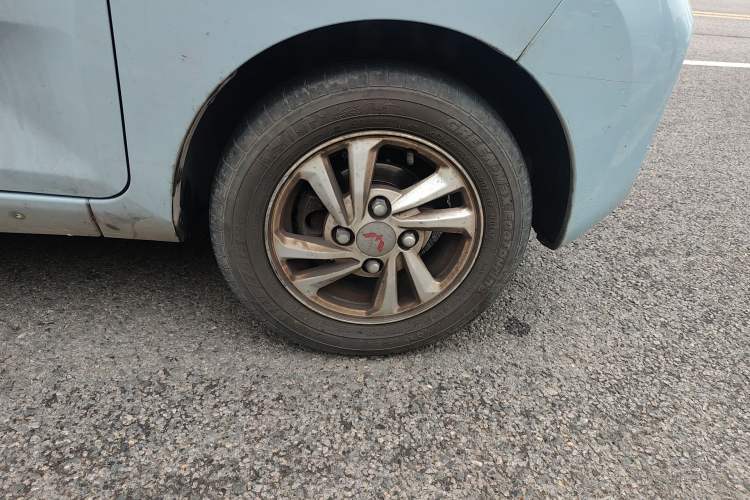 Used Wuling Hongguang MINIEV 2021 Macaron Fashion Edition Lithium-Ion Battery Right Front Wheel Hub