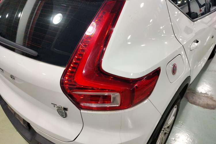 Used Volvo XC40 2019 T4 Four-Wheel Drive Dawn Ice White
