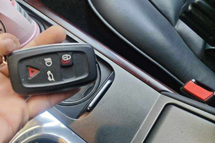 Used Land Rover Range 2012 5.0 NA V8 Vehicle Key