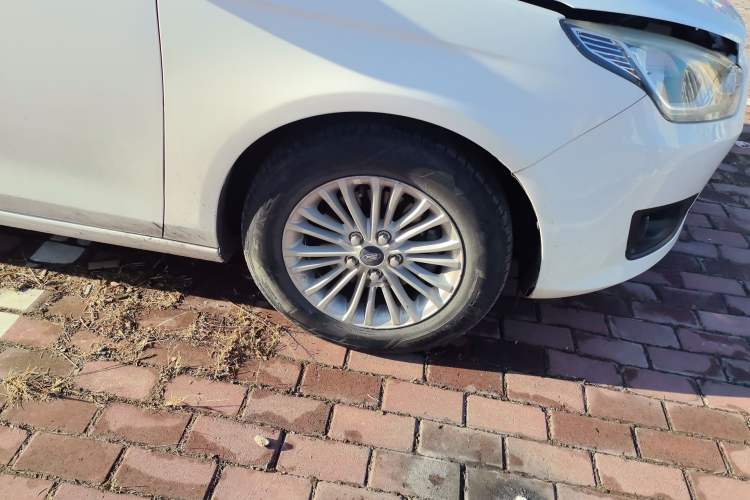 Used Ford Escort 2015 1.5L Automatic Comfort Edition Right Front Wheel Hub