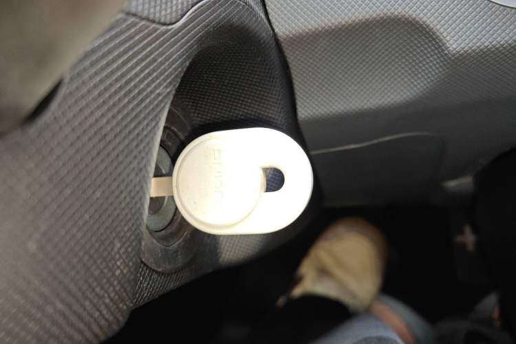 Used Wuling Hongguang MINIEV 2022 Macaron Premium Model – Lithium Iron Phosphate Vehicle Key