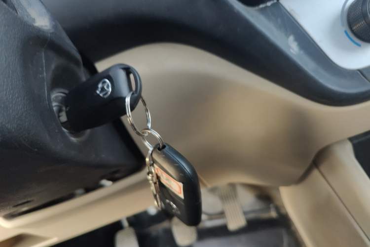 Used CHANGAN KUAYUE Wang X3 2021 1.6L Standard Single-Row Dual Rear Wheels 3300mm Cargo Bed DAM16KR Vehicle Key