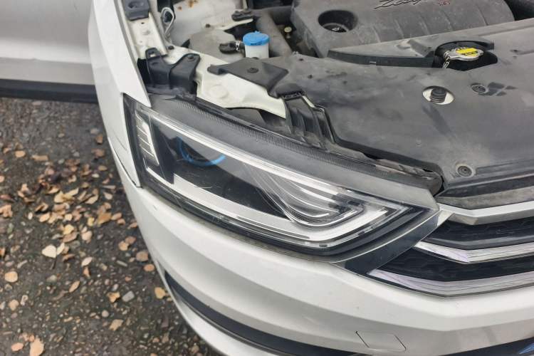 Used Zotye SR7 2017 1.5T Manual Cube Dream Edition Right Front Headlight