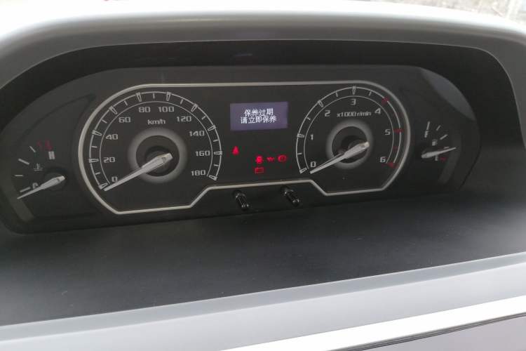 Used SAIC MAXUS Xintu V80 2023 2.0T AMT Classic Aoyuntong Power Version Short Wheelbase Mid-Roof Design 5/6 Seats