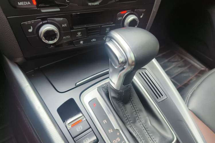 Used Audi Q5 2018 Collector's Edition 40 TFSI Technology Model
