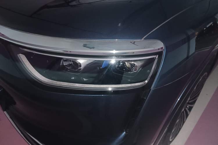 Used Hima AITO M8 2025 Extended-Range Ultra Version 53.4 kWh 5-Seater Edition Left Front Headlight