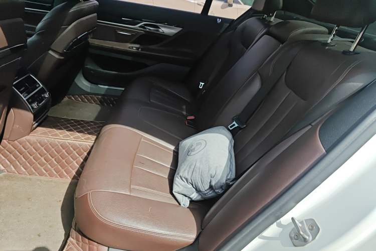 Used BMW 7 Series 2018 730Li Leading Model M Sport Package Left Rear Seat