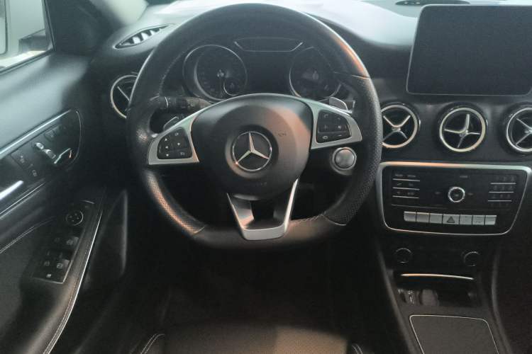 Used Mercedes-Benz GLA 2019 GLA 200 Dynamic Edition Steering Wheel