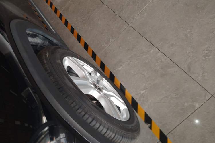 Used Mercedes-Benz GLB 2022 Second Facelift GLB 200 Dynamic Edition Left Front Wheel Hub