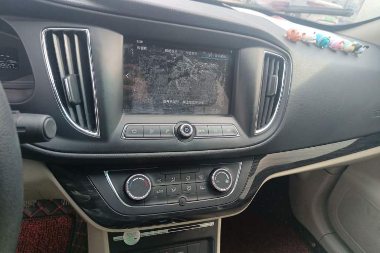 Used Roewe 360 2017 1.5L Automatic Luxury Edition Audio And AC Panel