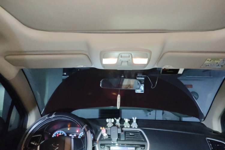 Used Suzuki S-Cross 2014 1.6L CVT Two-Wheel Drive Elite Version Headliner