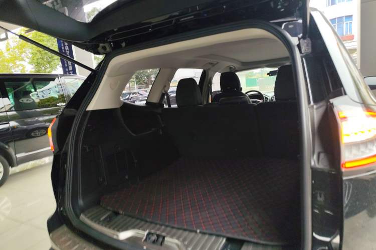 Used Ford Edge 2018 Facelifted EcoBoost 245 Two-Wheel-Drive Platinum Edition 5 Seats China V Emission Standard
