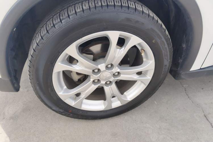 Used Mitsubishi Outlander 2014 2.4L 4x4 Deluxe Value Edition 5 Seats Left Front Wheel Hub