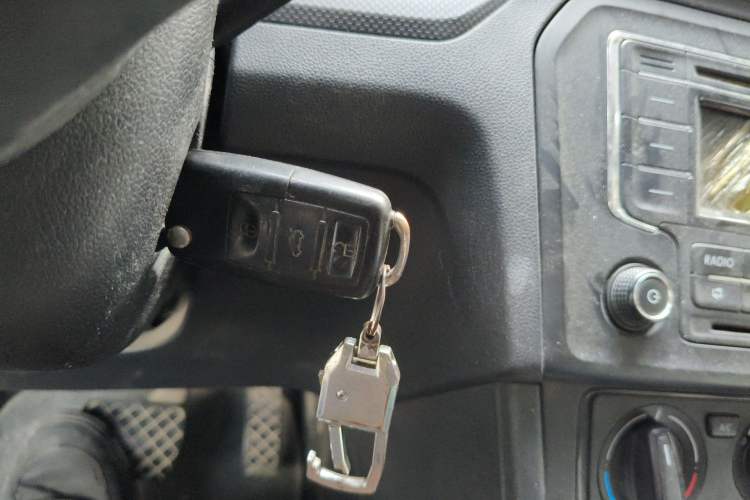 Used Volkswagen Jetta 2013 1.6L Automatic Fashion Model Vehicle Key