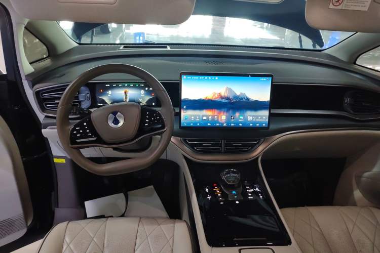 Used Denza D9 2022 DM-i 970 Four-Wheel Drive Prestige Model
