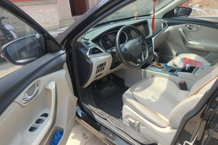 Used Venucia T90 2017 2.0L CVT Smart Edition
