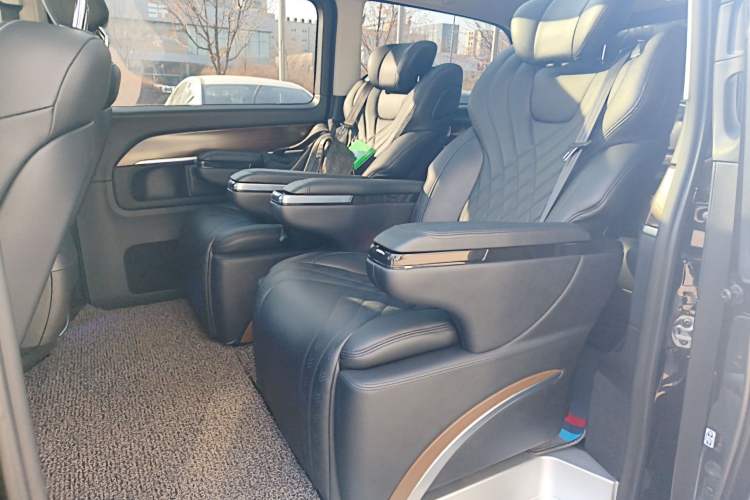 Used Mercedes-Benz V-Class 2021 V 260 Avantgarde Edition