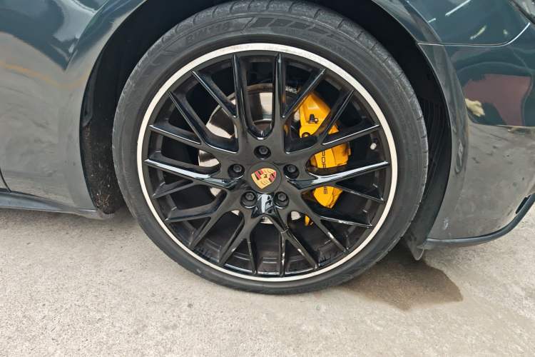 Used Porsche Panamera 2019 Panamera 2.9T Right Front Wheel Hub