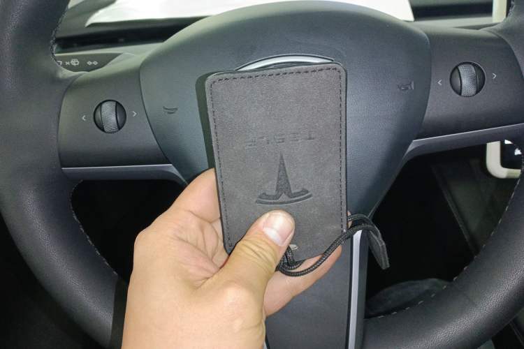 Used Tesla Model Y 2023 Long-Range All-Wheel-Drive Version
