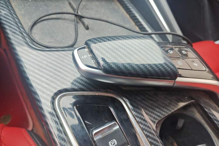 Used CHANGAN UNI-T 2021 1.5T Sport Edition Flagship Version Gear Lever