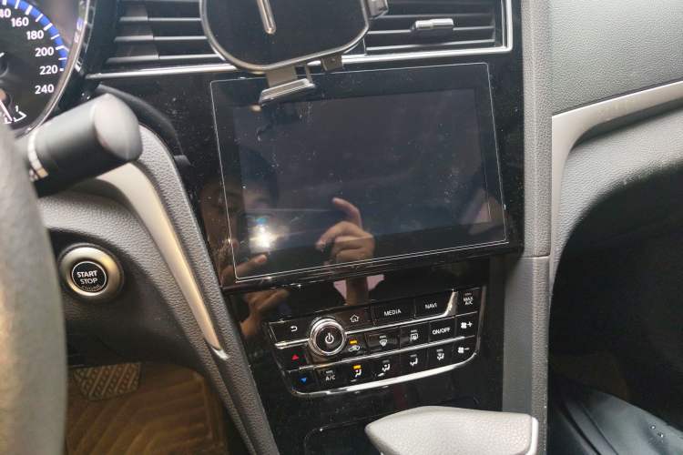 Used Venucia D60 2019 100 000 Honor 1.6L XL CVT Chenku Edition China VI Standard Audio And AC Panel