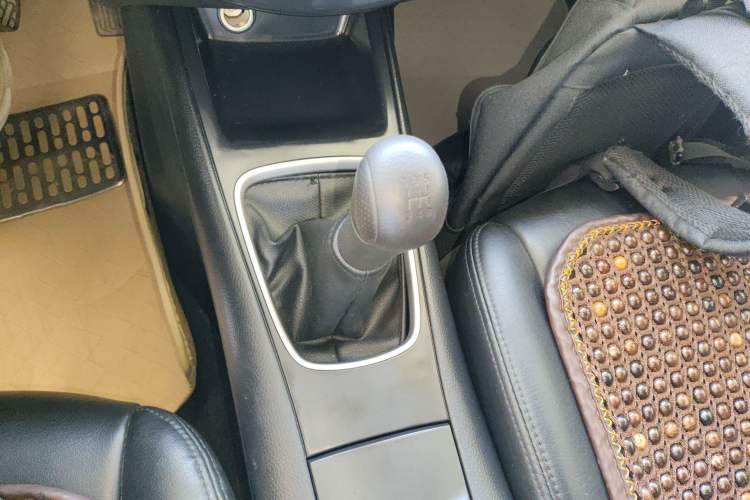 Used Nissan Tiida 2011 1.6L Manual Comfort Edition