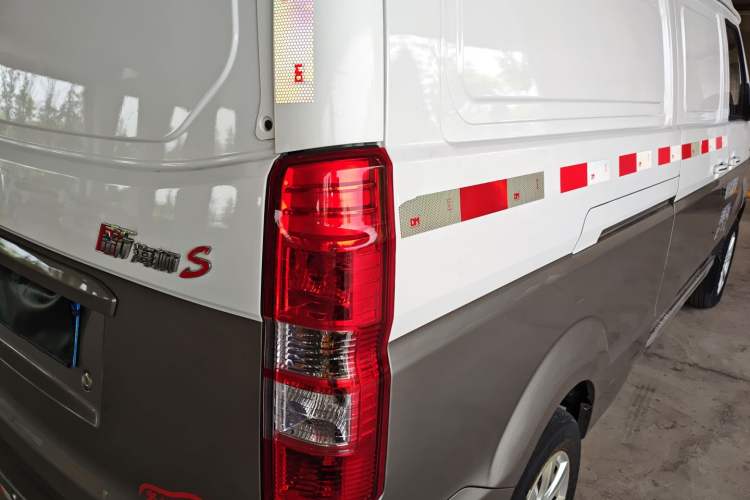 Used Jinbei New Hiace S 2023 1.5L Wealth Edition Van 2/5-Seater Non-Air-Conditioned Version SWC15M