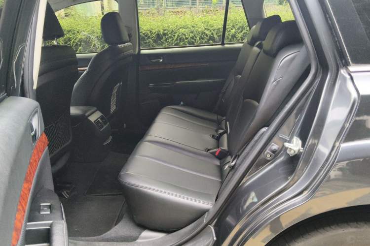 Used Subaru Outback 2010 2.5i Luxury Edition Left Rear Seat