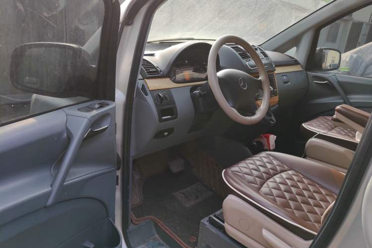 Used Mercedes-Benz Vito 2011 2.5L 7-seater executive version