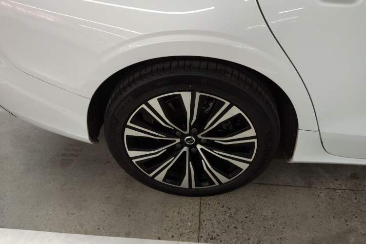 Used Volvo S60 2023 B4 Zhiyuan Luxury Edition
