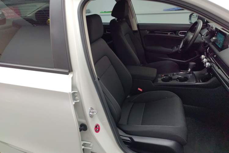 Used Honda Civic 2022 240TURBO CVT Dynamic Edition Right Front Seat