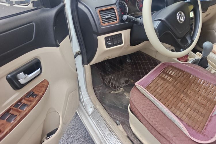 Used Dongfeng Fengon 350 2014 1.5L Manual Base Version Driver Seat