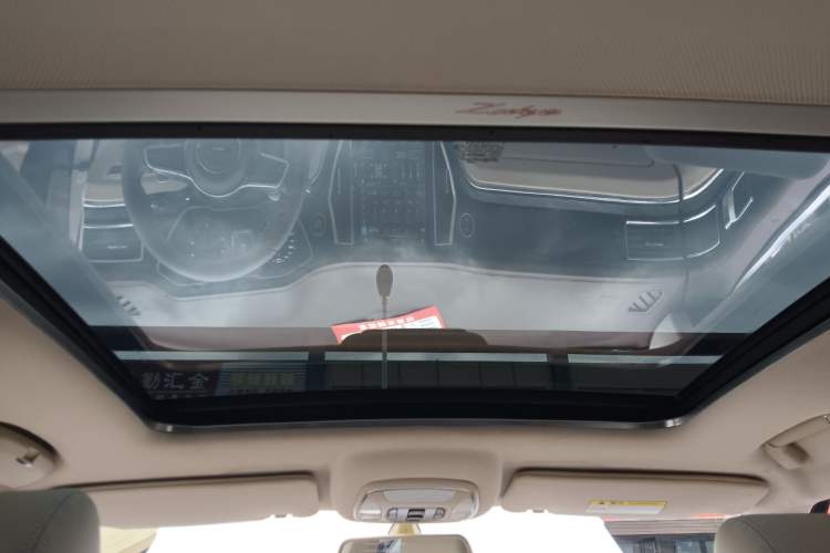 Used Zotye T700 2017 1.8T Dual-Clutch Luxury Model Headliner