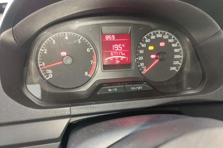 Used Volkswagen Jetta 2015 1.4L Manual Fashion Model