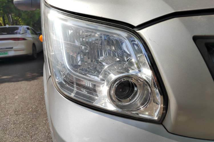 Used Foton Toano 2020 2.0T Multi-Function Extended Wheelbase Mid-Roof 5/6/7-Seater with Rear Dual Tires China VI Emission Standard F20TC3 Right Front Headlight