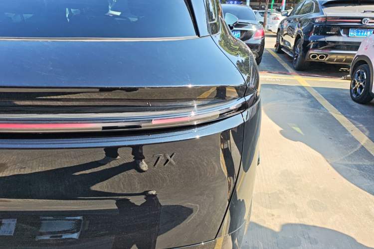 Used Zeekr 7X 2025 100 kWh Long-Range Rear-Wheel Drive with Intelligent Driving Features