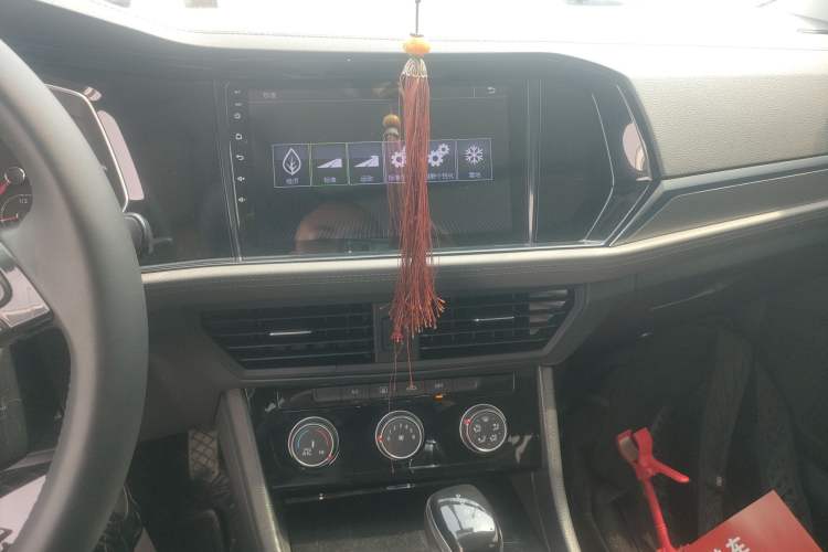 Used Volkswagen Sagitar 2019 200TSI DSG Comfort Version China VI Standard Audio And AC Panel