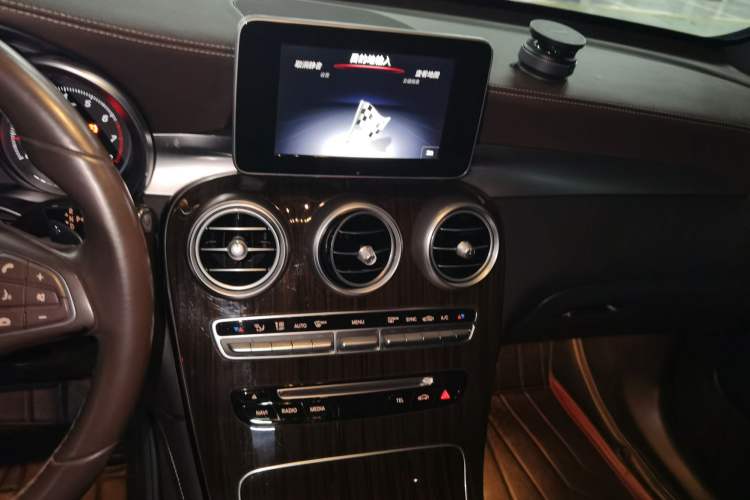 Used Mercedes-Benz GLC 2018 Facelift GLC 260 4MATIC Luxury Edition
