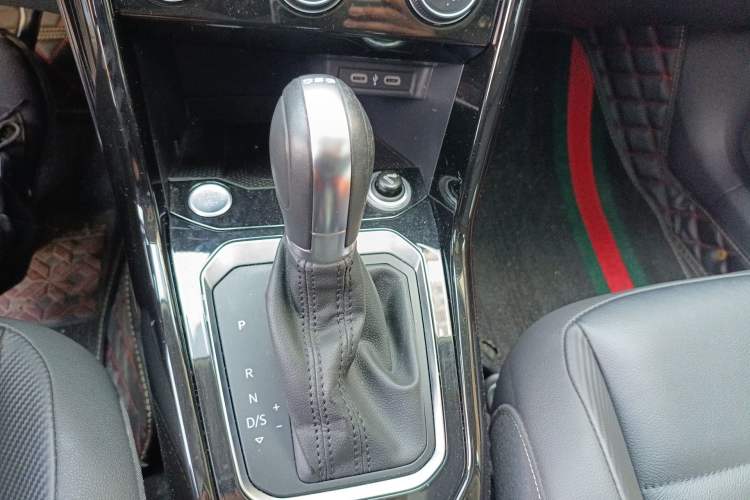 Used Volkswagen T-ROC 2021 Revised Version 280TSI DSG Two-Wheel Drive Comfort & Smart Connectivity Edition Gear Lever